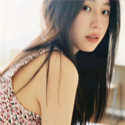 触碰的双手